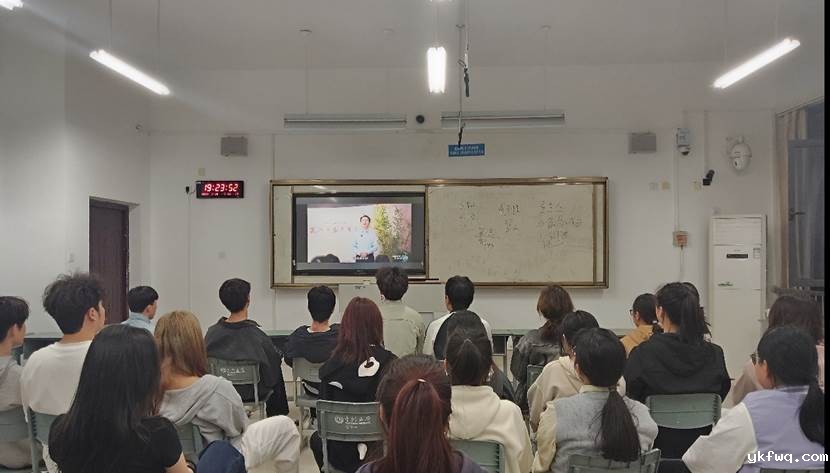 会议室里的人们 AI 生成的内容可能不正确。